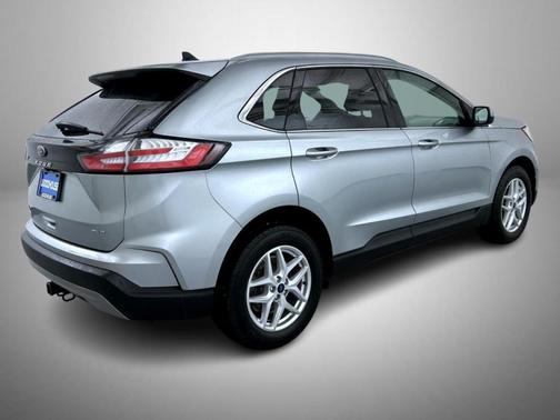 Iconic Silver Metallic 2022 Ford Edge SEL