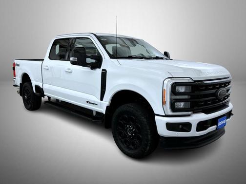 Oxford White 2023 Ford F-250 Lariat