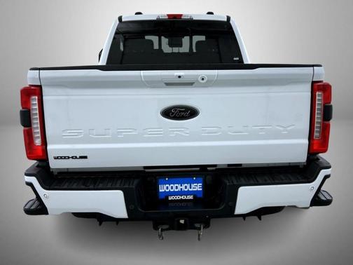 Oxford White 2023 Ford F-250 Lariat