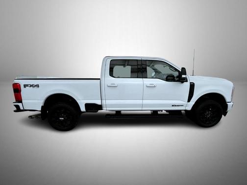 Oxford White 2023 Ford F-250 Lariat