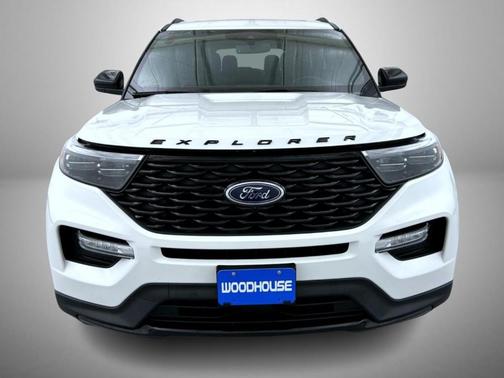 Star White 2023 Ford Explorer ST-Line