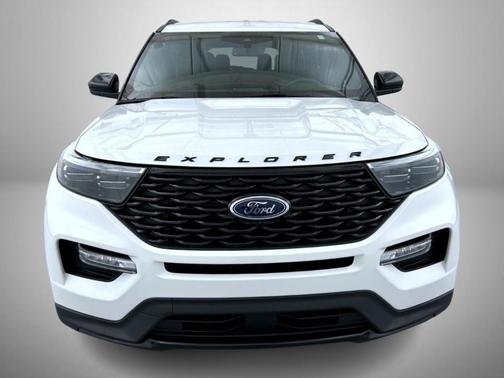 White Metallic 2023 Ford Explorer ST-Line