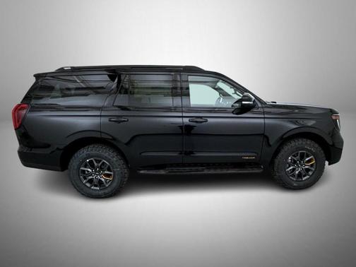 Agate Black Metallic 2026 Ford Expedition Tremor