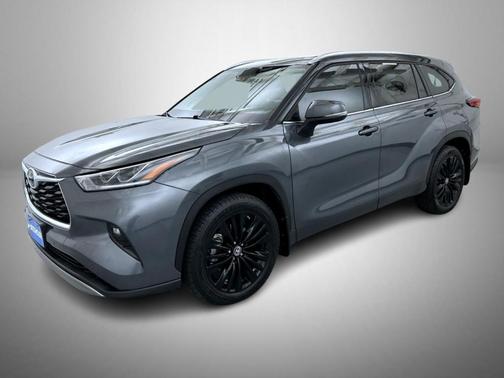 Magnetic Gray Metallic 2022 Toyota Highlander Platinum