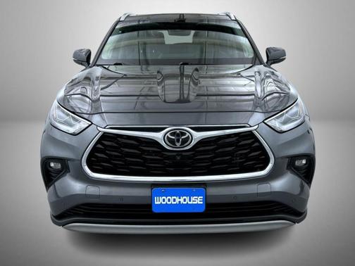 Magnetic Gray Metallic 2022 Toyota Highlander Platinum