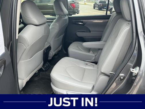 Magnetic Gray Metallic 2022 Toyota Highlander Platinum