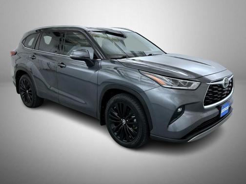 Magnetic Gray Metallic 2022 Toyota Highlander Platinum