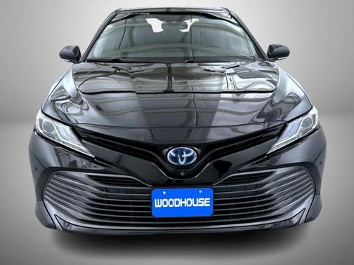 2020 Toyota Camry Hybrid XLE
