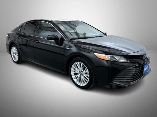 2020 Toyota Camry Hybrid XLE