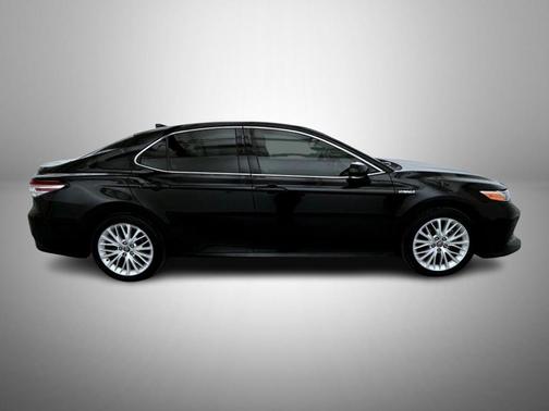 2020 Toyota Camry Hybrid XLE