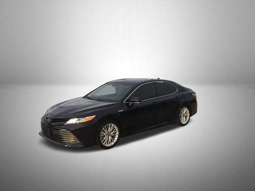 2020 Toyota Camry Hybrid XLE