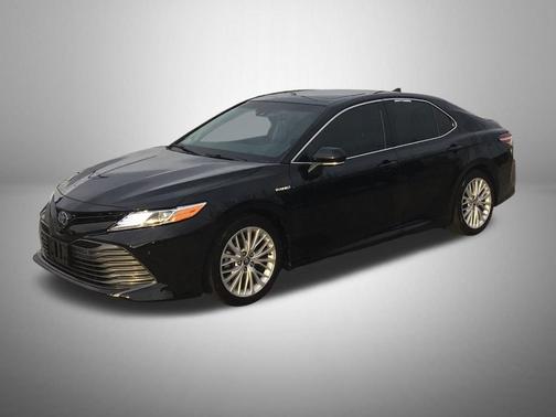 2020 Toyota Camry Hybrid XLE