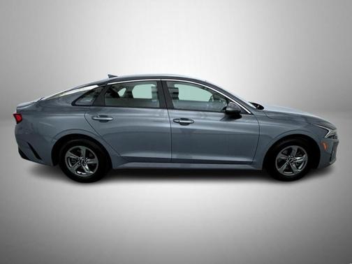 Everlasting Silver 2023 Kia K5 LXS