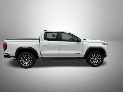 Summit White 2024 GMC Canyon AT4