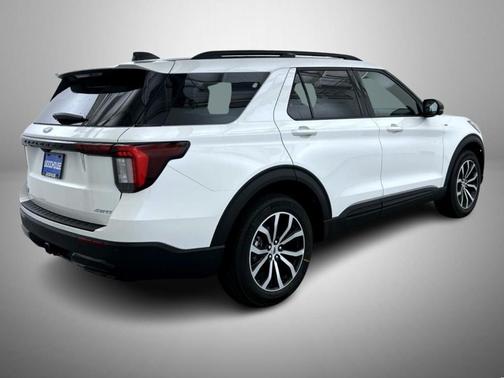 Star White 2026 Ford Explorer ST-Line