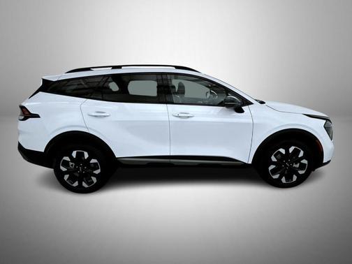 Glacial White Pearl 2024 Kia Sportage X-Line