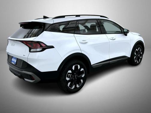 Glacial White Pearl 2024 Kia Sportage X-Line