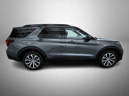 Carbonized Gray Metallic 2026 Ford Explorer ST-Line