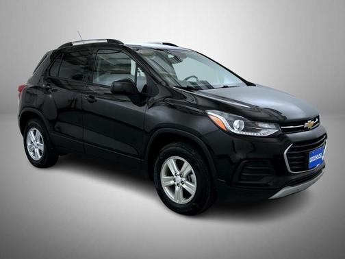 Mosaic Black Metallic 2021 Chevrolet Trax LT
