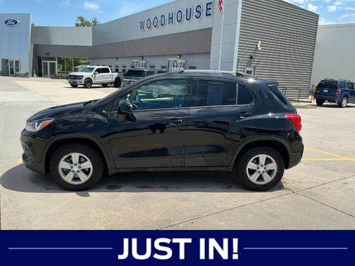 Mosaic Black Metallic 2021 Chevrolet Trax LT