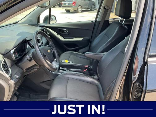 Mosaic Black Metallic 2021 Chevrolet Trax LT