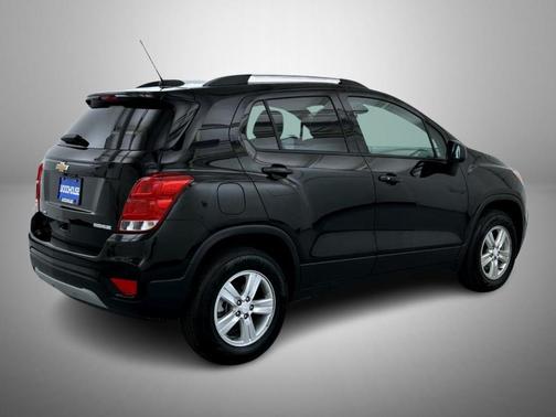 Mosaic Black Metallic 2021 Chevrolet Trax LT
