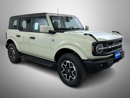 Desert Sand 2026 Ford Bronco Outer Banks