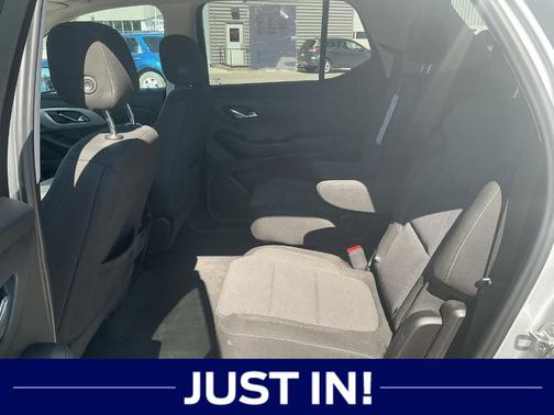 Silver Ice Metallic 2021 Chevrolet Traverse LT Cloth