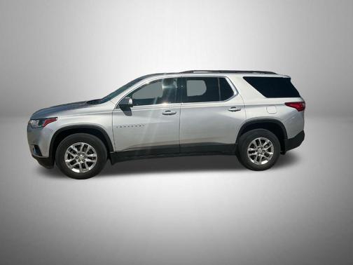 Silver Ice Metallic 2021 Chevrolet Traverse LT Cloth