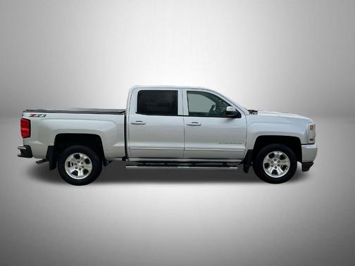 Silver Ice Metallic 2018 Chevrolet Silverado 1500 LT