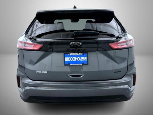 Gray Metallic 2024 Ford Edge SE