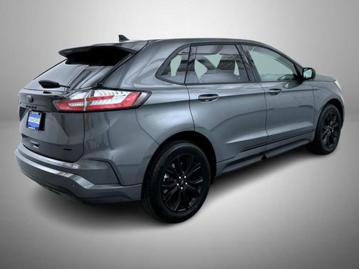 Gray Metallic 2024 Ford Edge SE