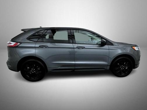 Gray Metallic 2024 Ford Edge SE