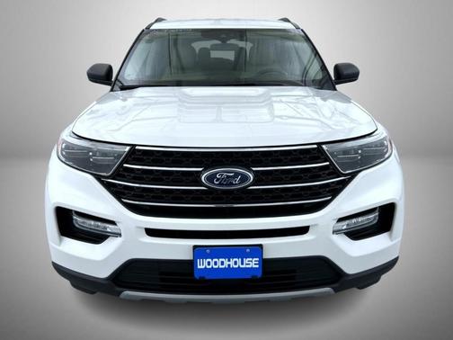 Star White 2022 Ford Explorer XLT