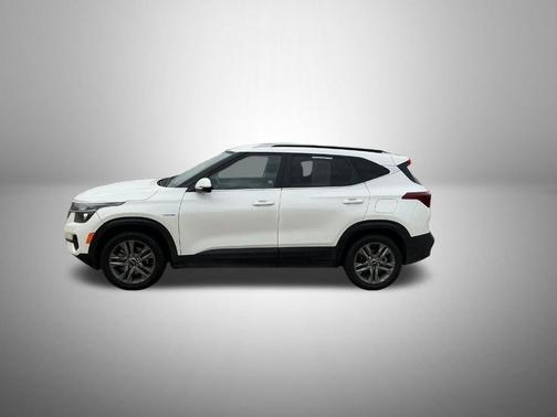 Snow White Pearl 2021 Kia Seltos S