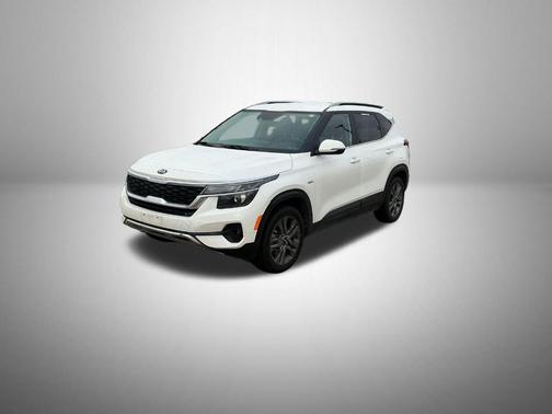 Snow White Pearl 2021 Kia Seltos S