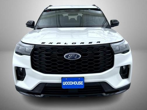 White Metallic 2025 Ford Explorer ST-Line