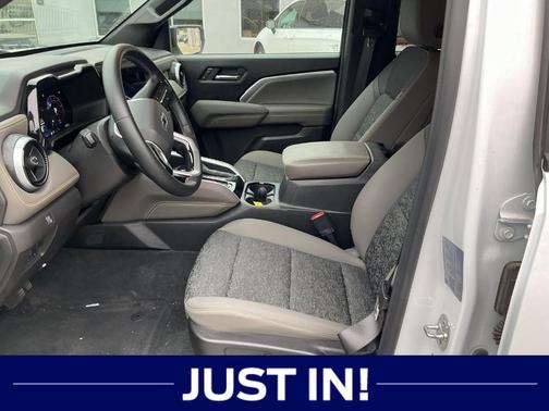Summit White 2024 Chevrolet Colorado ZR2