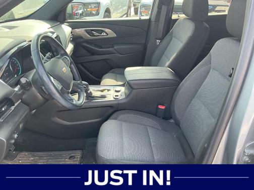 Sterling Gray Metallic 2023 Chevrolet Traverse LT Cloth