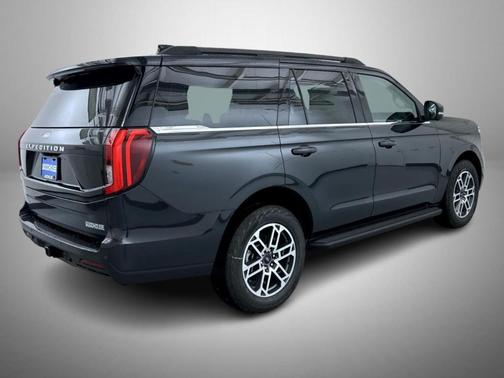 Dark Matter Gray Metallic 2026 Ford Expedition Active