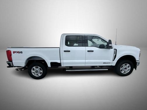 Oxford White 2026 Ford F-250 XLT