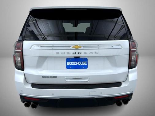 Iridescent Pearl Tricoat 2023 Chevrolet Suburban High Country