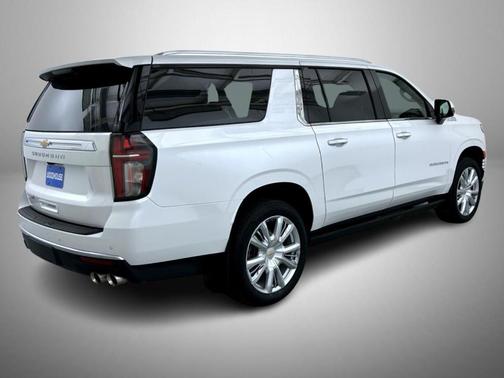 Iridescent Pearl Tricoat 2023 Chevrolet Suburban High Country