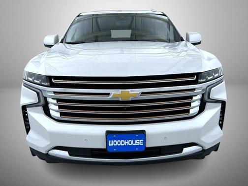 Iridescent Pearl Tricoat 2023 Chevrolet Suburban High Country