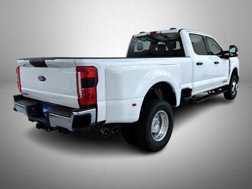Oxford White 2026 Ford F-350 XLT
