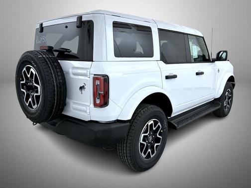 Oxford White 2026 Ford Bronco Outer Banks