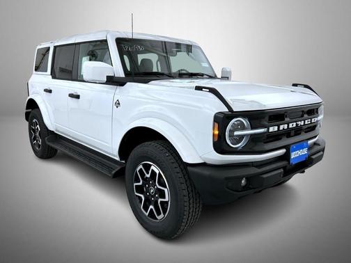 Oxford White 2026 Ford Bronco Outer Banks