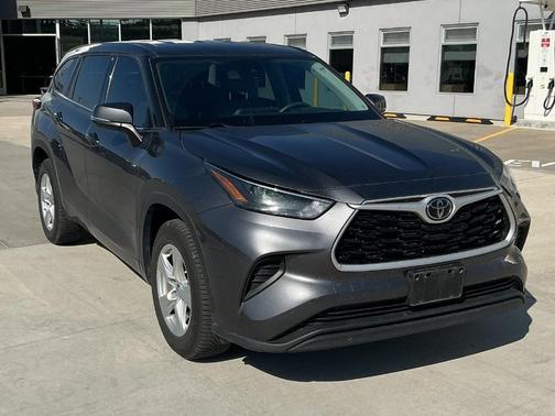 Magnetic Gray Metallic 2022 Toyota Highlander L