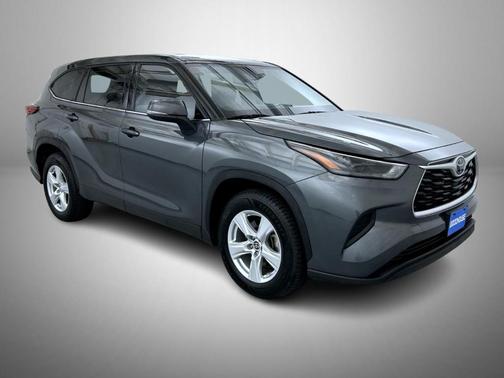 Magnetic Gray Metallic 2022 Toyota Highlander L
