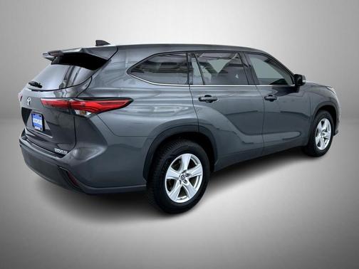 Magnetic Gray Metallic 2022 Toyota Highlander L